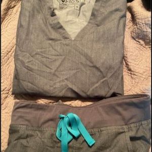 FIGS gray 3 pocket shirt (medium), kade cargo pants (sm) and Zamora joggers (sm)